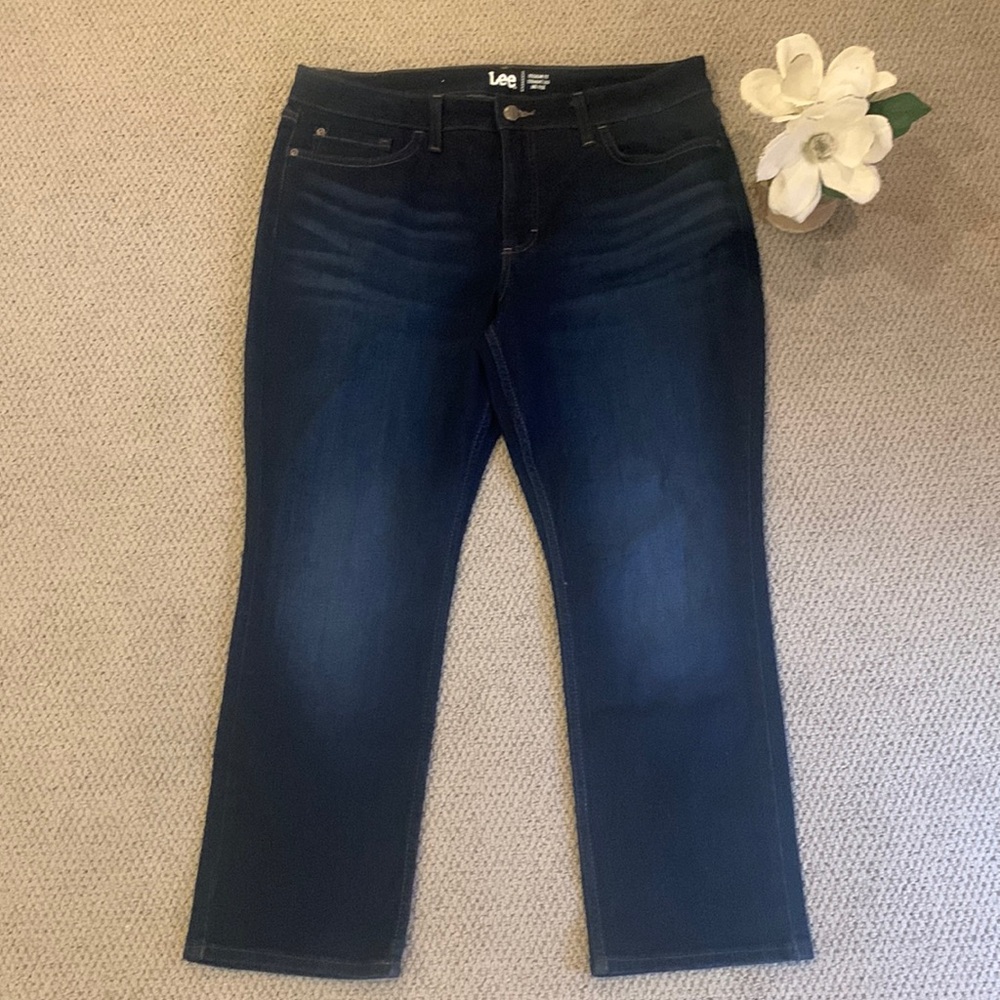 🌹VINTAGE Lee • Women’s Legendary Fit Strait Leg Mid Rise Dark Stretch Jeans •